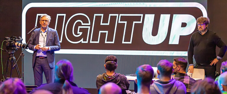 Artur Szyman – LIGHT UP!!! O świetle, obrazie i przestrzeni…